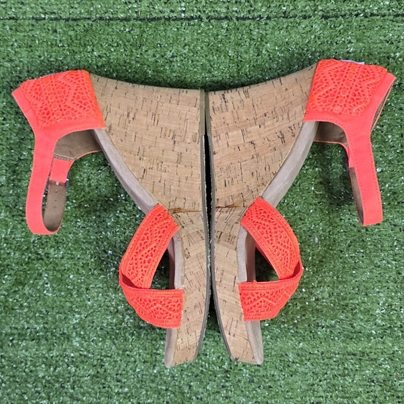 TOMS | NEON CROCHETED CROSS STRAP CORK WEDGE SANDALS - Picture 6 of 16